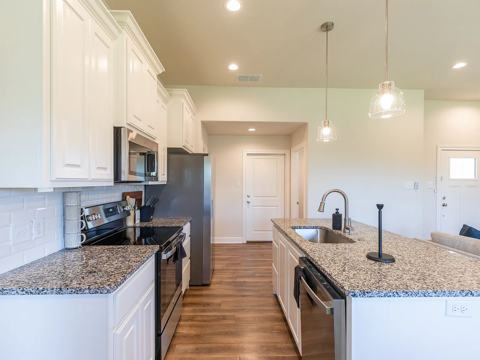 3 bed, 1288 sqft, $3,200 — Photo 4