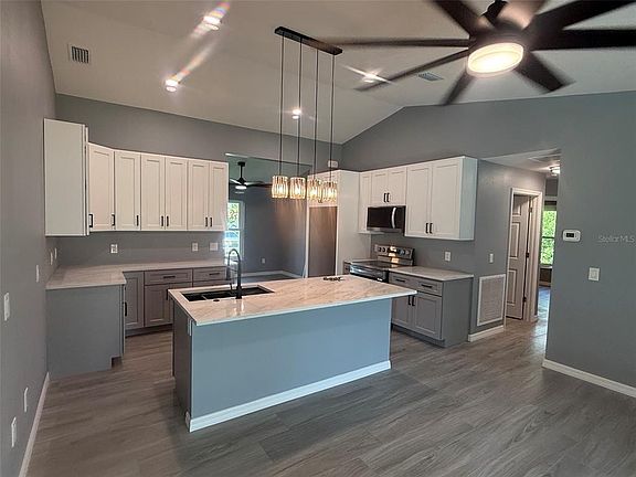 3rd image of 2190 PENGUIN LANE