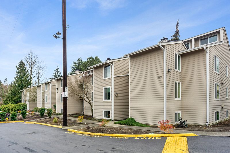 1st image of 19855 25th Ave NE APT 211
