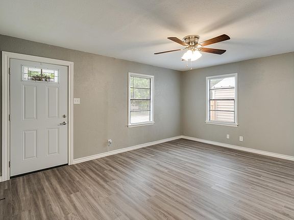 3rd image of 2405 Santa Fe St