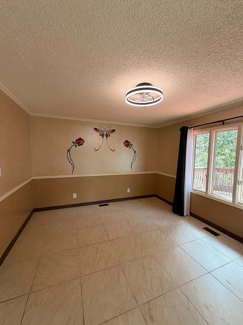 Coming Soon: Spacious 5-Bedroom Home On 1 Acre 3 Living Areas & 2 Kitchens In Loma Linda Mo — Photo 4