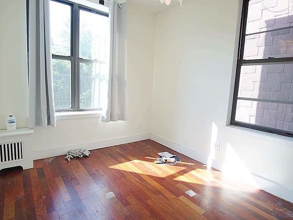 3rd image of 775 Hart St #3L