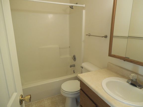 4th image of 348 Bracken St N APT C