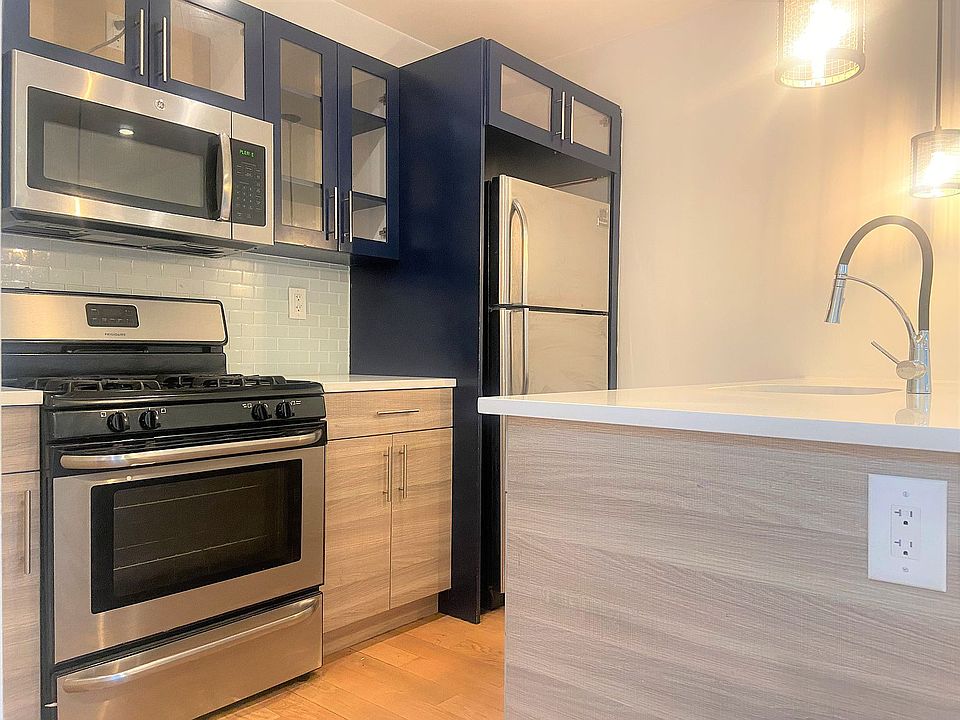 1st image of 431 Bainbridge St APT 2R