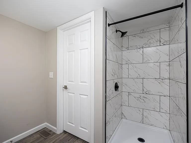 737 Franklin Ave #8 — Photo 15
