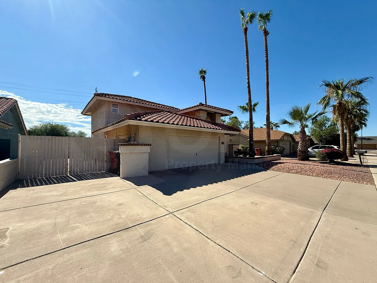 3 bed, 2.0 bath, 2158 sqft, $3,428 — Photo 2