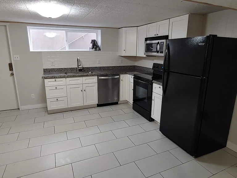 6095 S Glen Oaks St #B — Photo 2