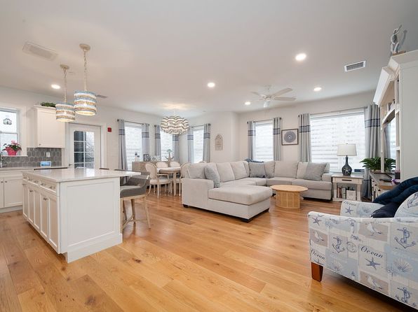 50 Coppersmith Way #302