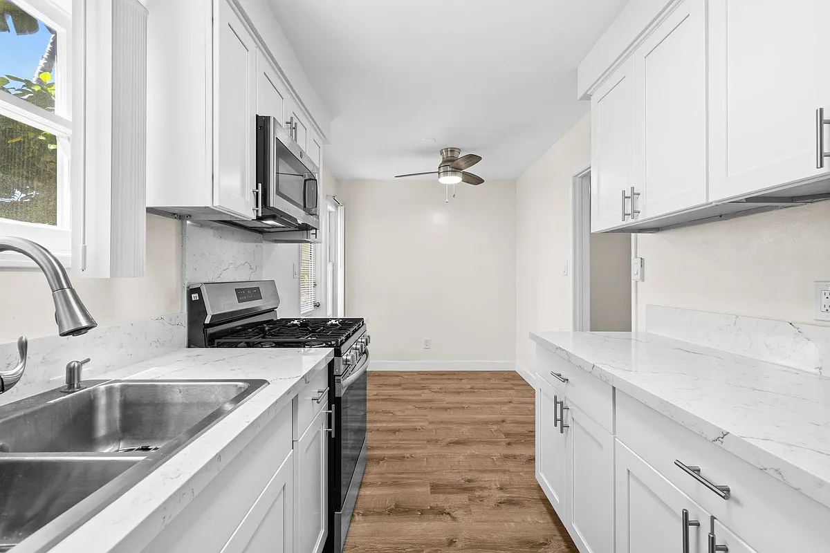 Building Photo - 346 Palomar Ave