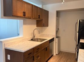 2 bed, 1.0 bath, 878 sqft, $1,700, 2 br / 1.0 ba, $1700