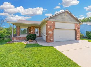 1724 N Walnut Creek Dr, Derby, KS 67037