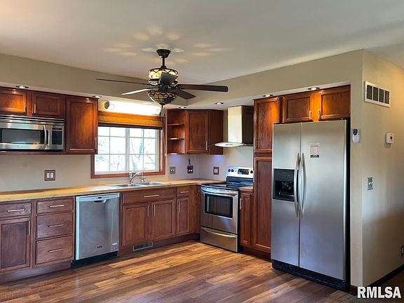 5th image of 309 W Bernard St