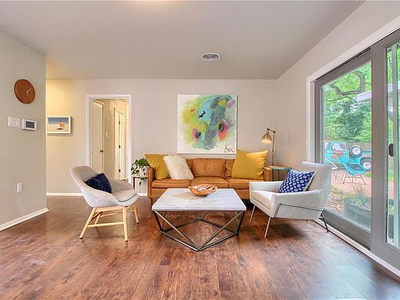 3rd image of 1705 Forest Hill Dr
