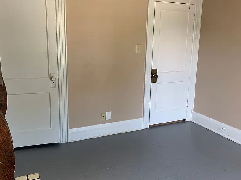 1110 Laird Ave — Photo 10