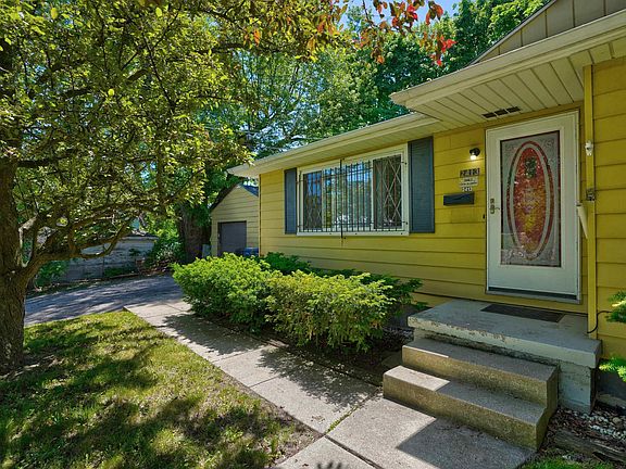 5th image of 2413 Reid St