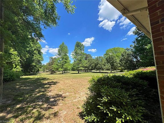 4th image of 2109 Kivett Dr