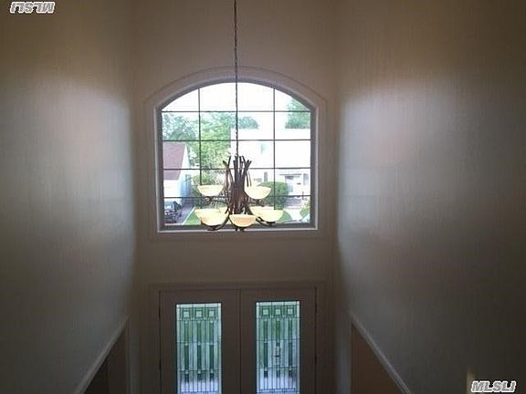 4th image of 8 Shelley Ct