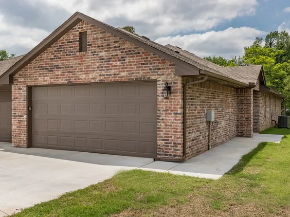 437 Chalk Hill Ct, Edmond, OK 73003