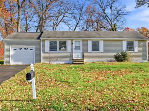 31 Farmstead Circle, Bloomfield, CT 06002