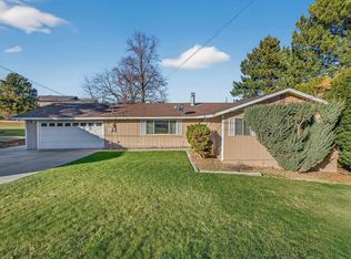 833 Taylor St, Sunnyside, WA 98944