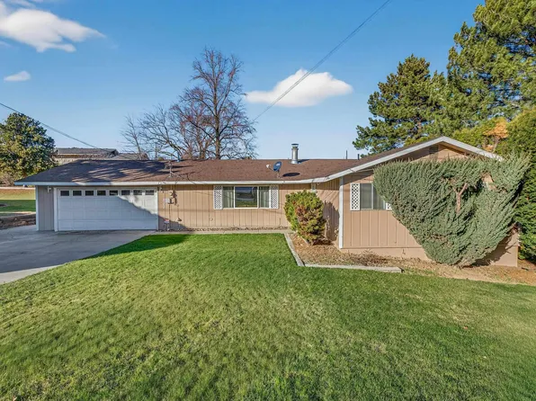 833 Taylor St, Sunnyside, WA 98944