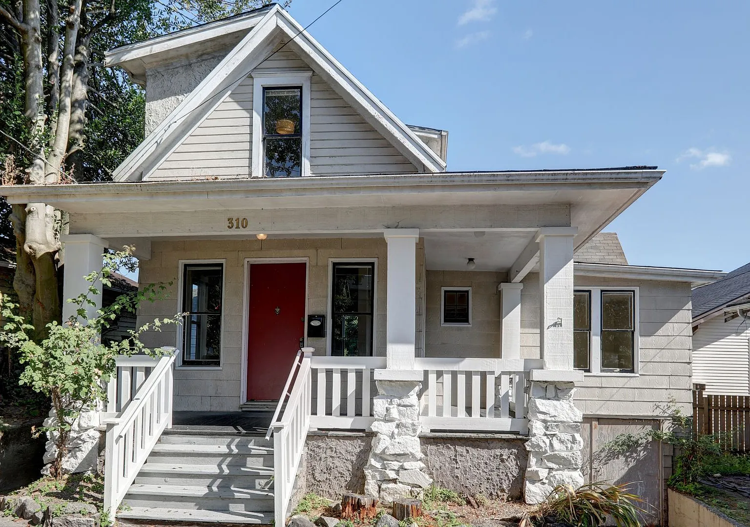 Great Location! 3 Bedroom/1.5 Bathroom House Near Green Lake! — Photo 1