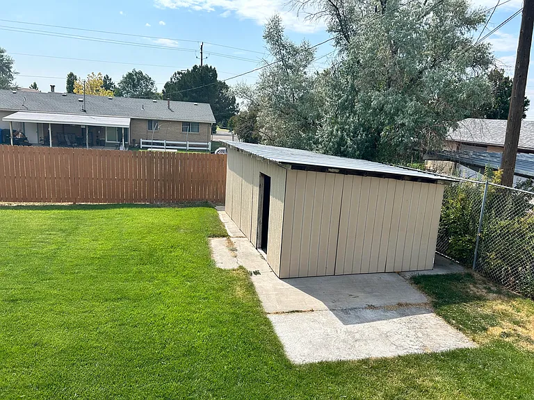 1953 Shetland Ave — Photo 17