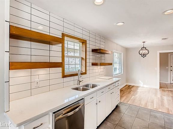 4th image of 2913 Brookview Dr