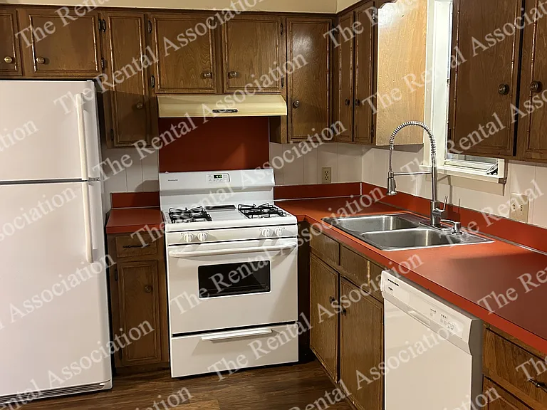 1705 Broadway Ave — Photo 11
