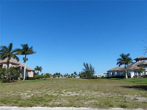 5th image of 915 W Cape Estates Cir
