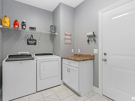 4th image of 1910 E 61st Cir