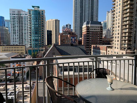 3rd image of 602 N Dearborn St #901
