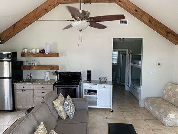 9A vaulted ceilings & open