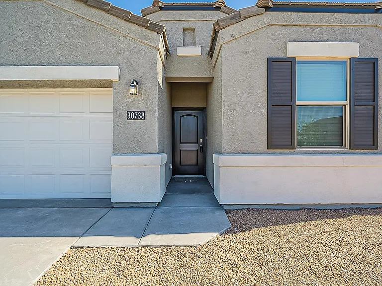 30738 W Columbus Ave — Photo 3