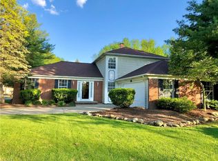 30925 Windy Hollow Ln, North Olmsted, OH