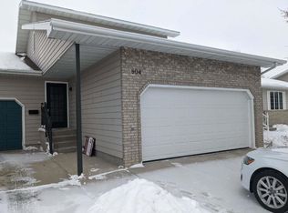 804 24th Ave SW, Minot, ND 58701