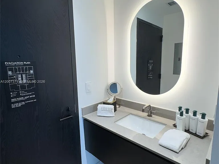 20 NE 11th St #3012B — Photo 3