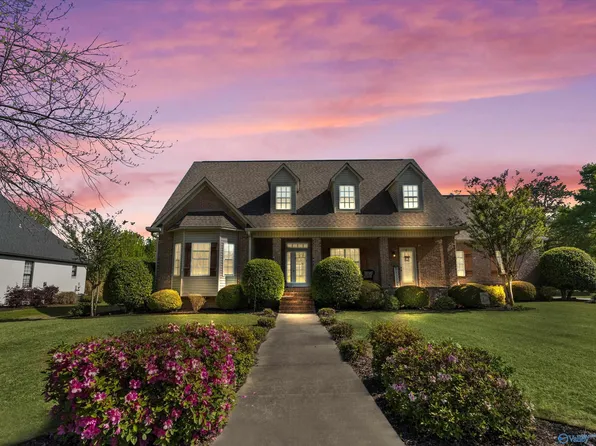 1005 Mill Race Rd, Guntersville, AL 35976