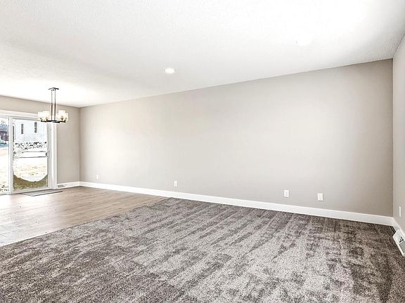 5th image of 218 Walnut Street