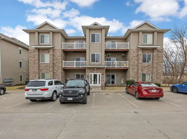 285 Sadler Ln APT 202, North Liberty, IA 52317