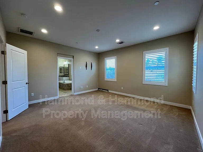11395 Beechnut St — Photo 37