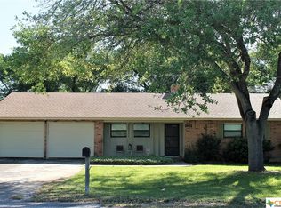 801 River Oak Dr, Seguin, TX 78155