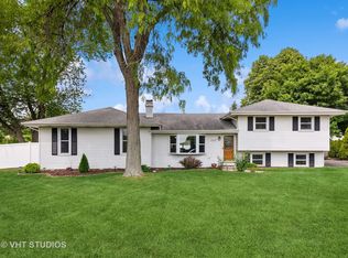 1N226 Darling St, Carol Stream, IL 60188