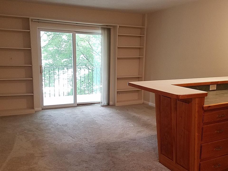 1st image of 2503 Roswell Ave Unit 303