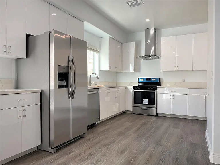 428 N Harvard Blvd — Photo 9