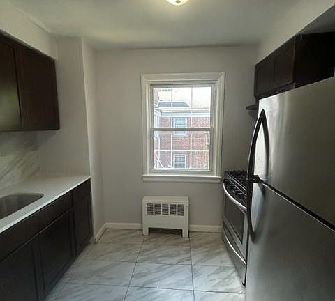 2nd image of 5 Beaumont Pl #23