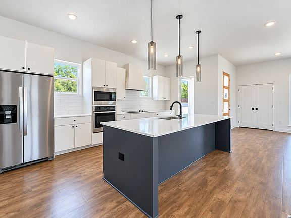 3rd image of 5164 Comanche Dr