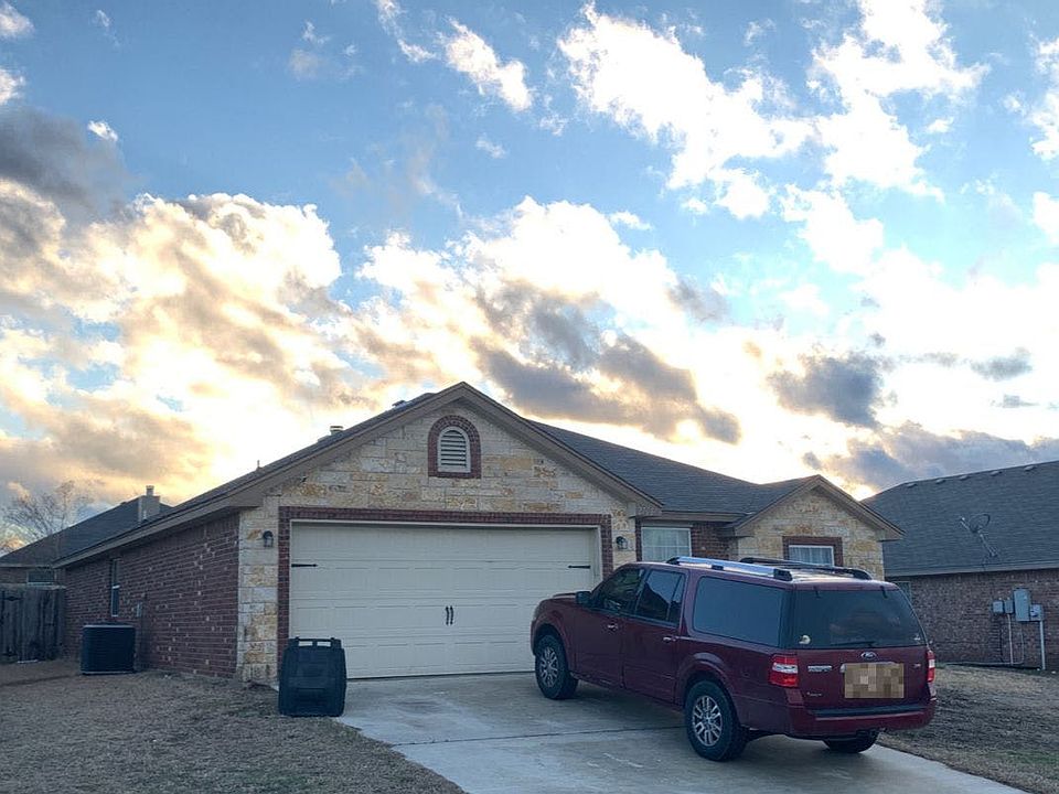 2nd image of 2706 Tarrant County Dr
