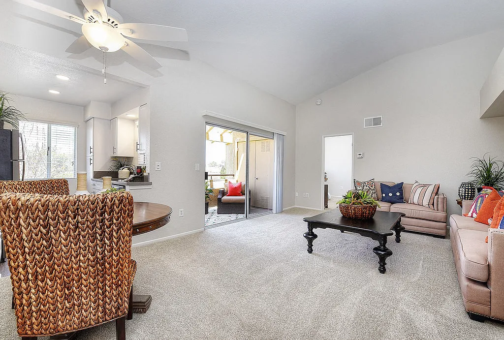 Bella Vista Apartments — Photo 3
