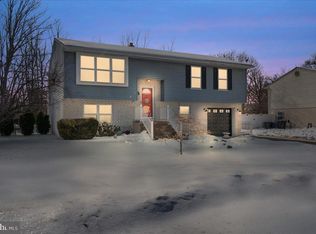 13 Woodshire Dr, Sicklerville, NJ 08081